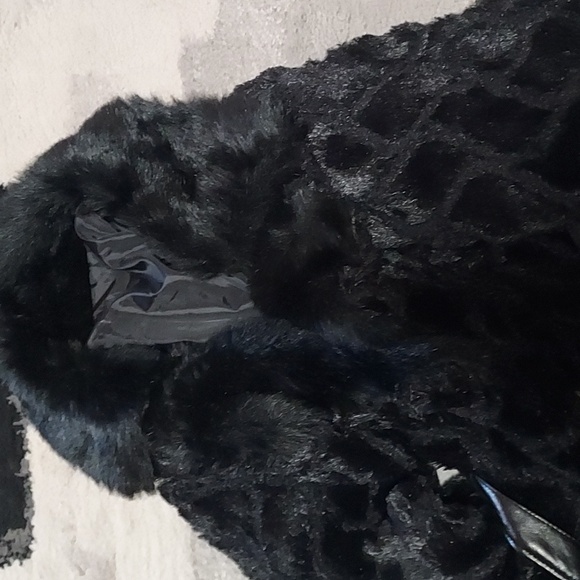 De'rotchild- Faux Fur, Size- S Cropped, Belted Fitted Evening Dress-Up Jacket. - Picture 10 of 10